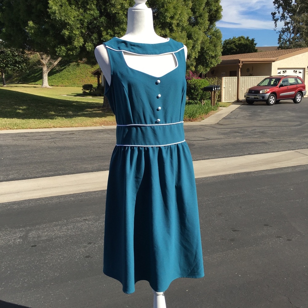 Gorgeous teal/blue pinup dress.